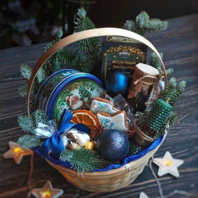 Корзина со сладостями